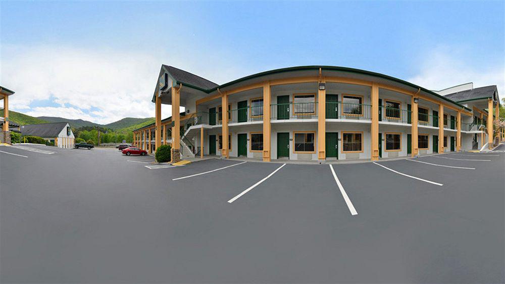 Quality Inn & Suites Biltmore East Asheville Exterior photo